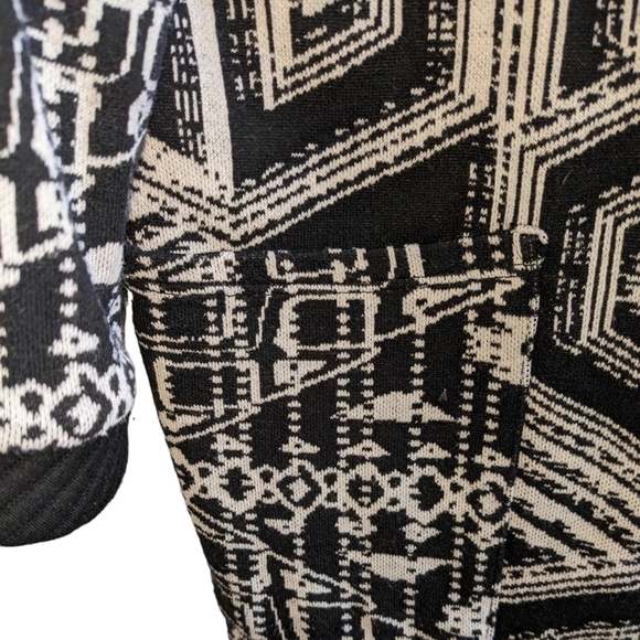 Frank Lyman sweater. Black  and white geometric pattern. Size 8. - Picture 4 of 6
